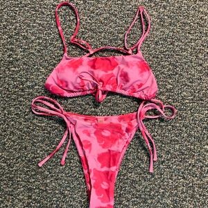 size medium. never worn!